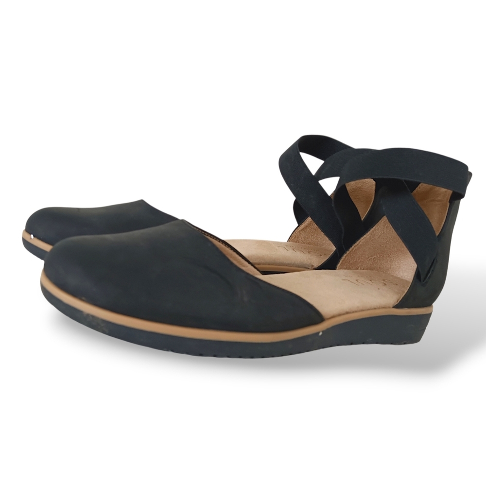 SOUL Naturalizer Black Crisscross Elastic Strap Flats